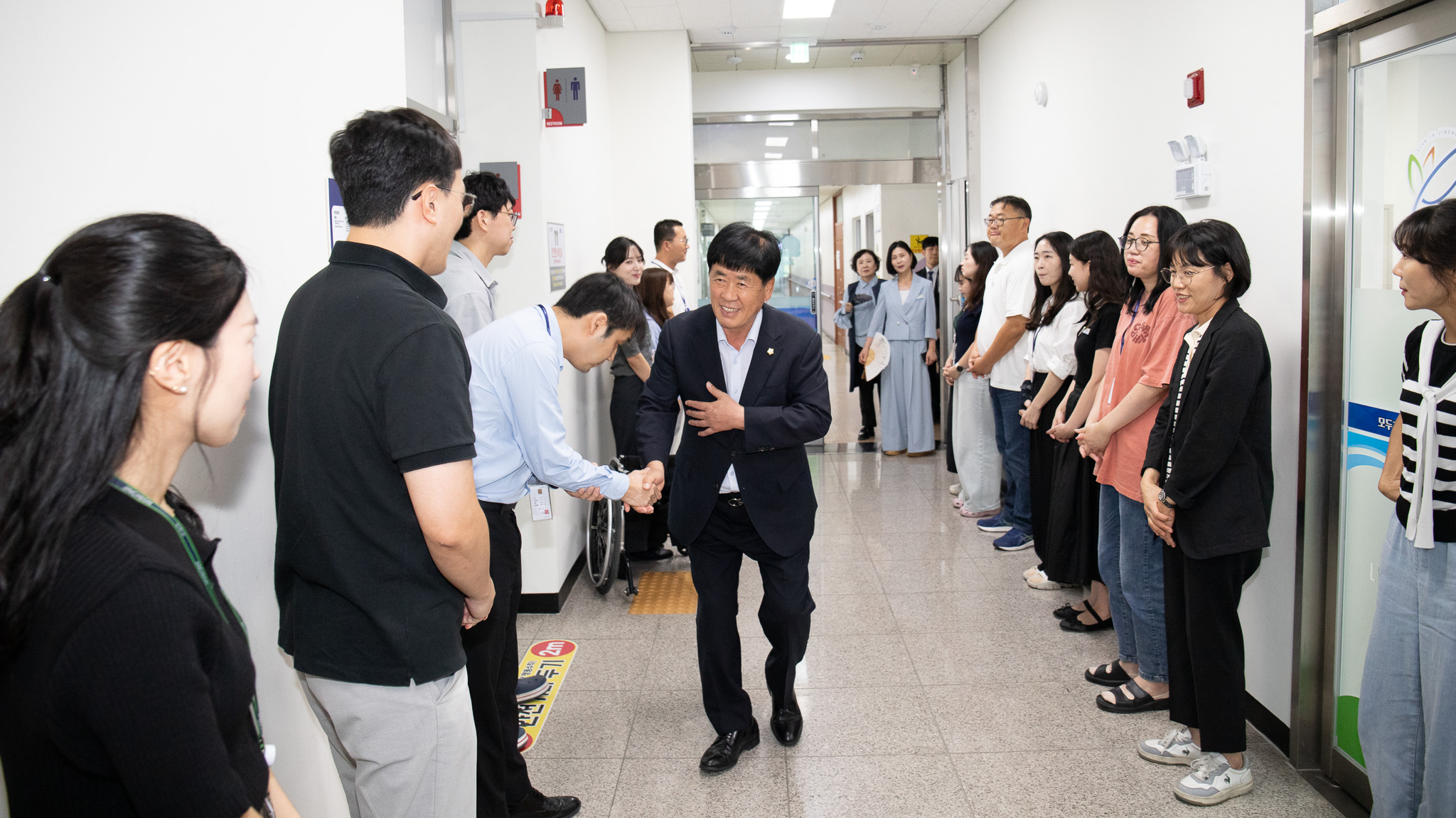 20260922_추석 맞이 의장님 외청 직원 격려 방문4