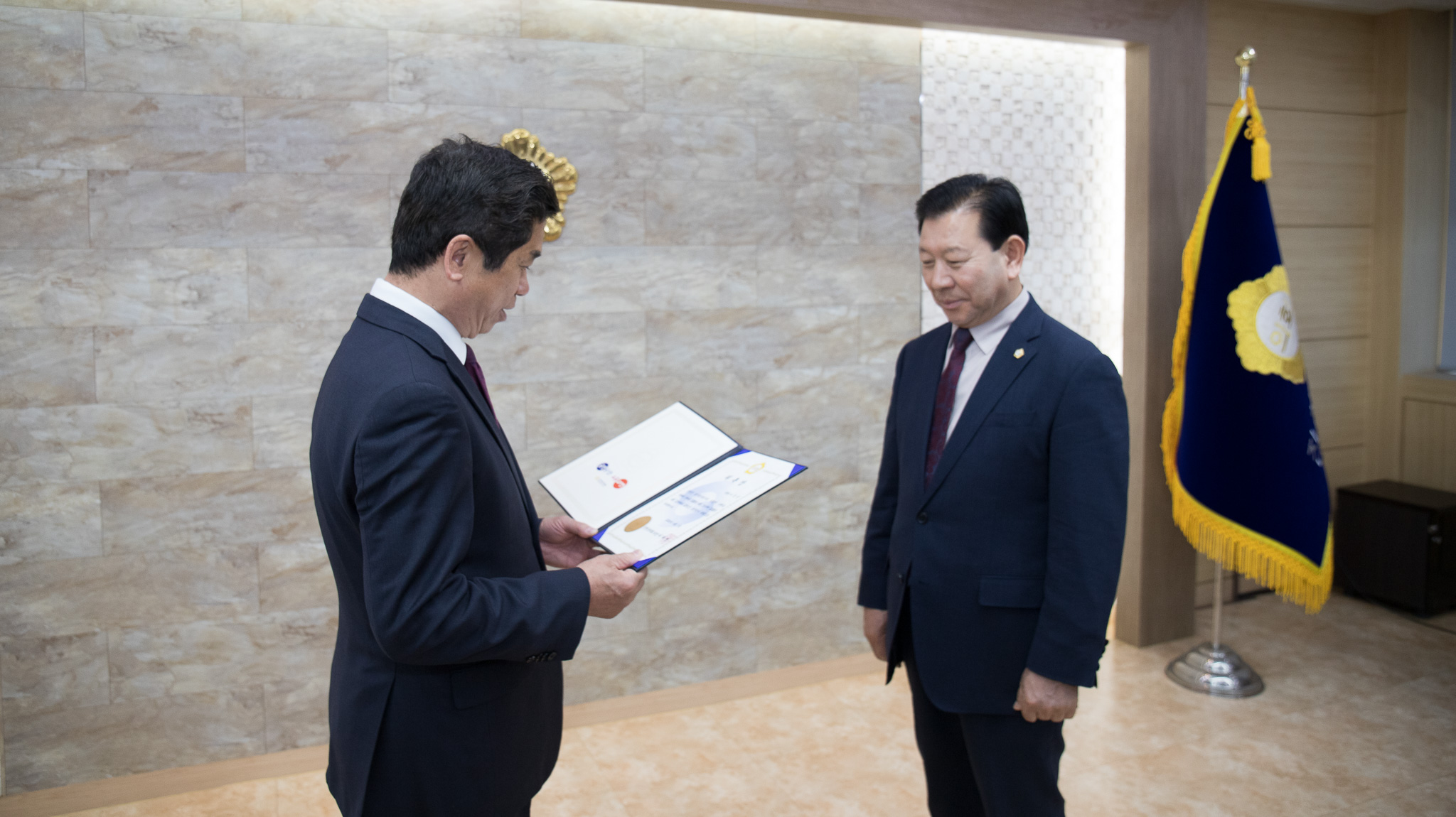 20260401_결산검사 위원 위촉장 수여식2